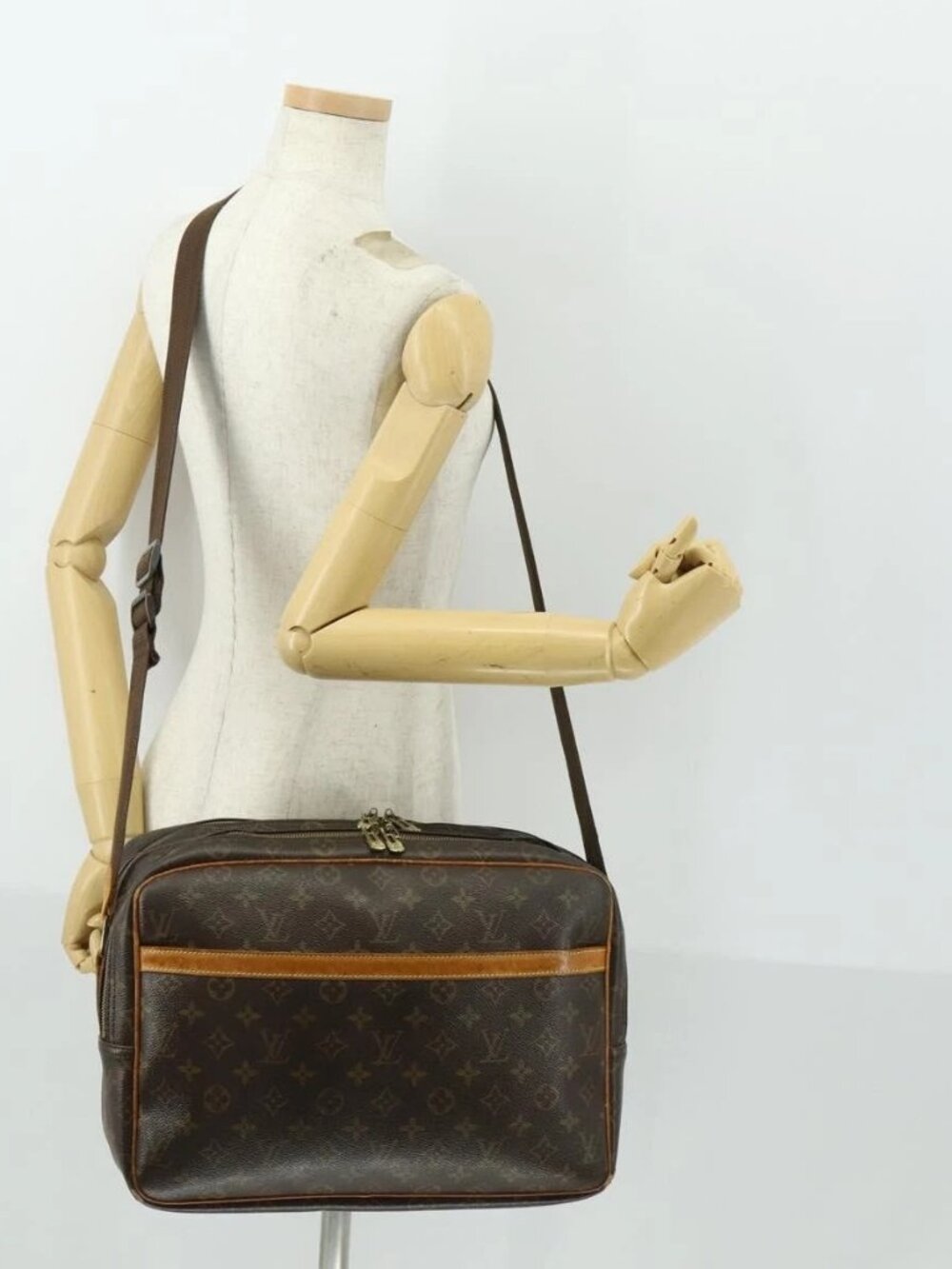 LOUIS VUITTON Monogram Reporter GM Shoulder Bag M45252 LV Auth BA10175